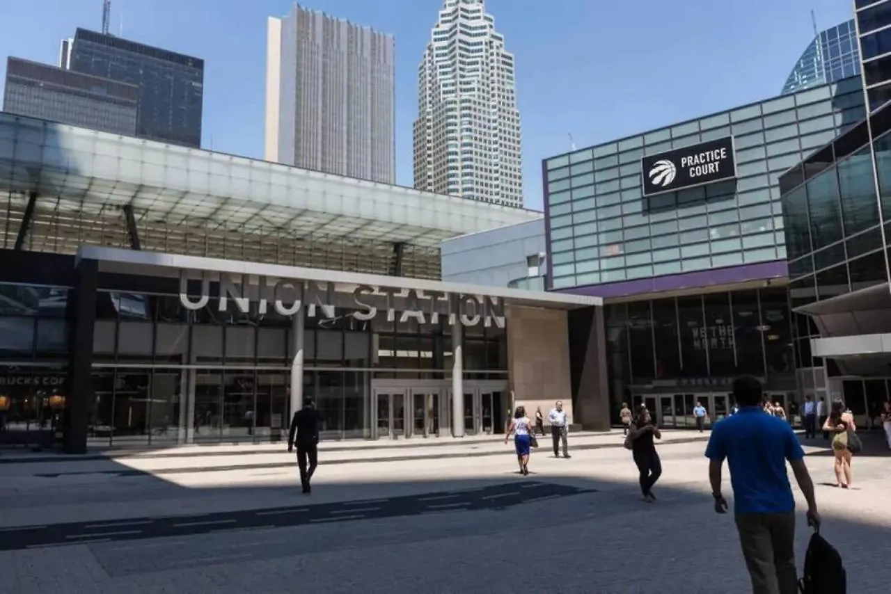 1 Bedroom Furnished Condo With Balcony Across Cn Tower Toronto Casa de Férias