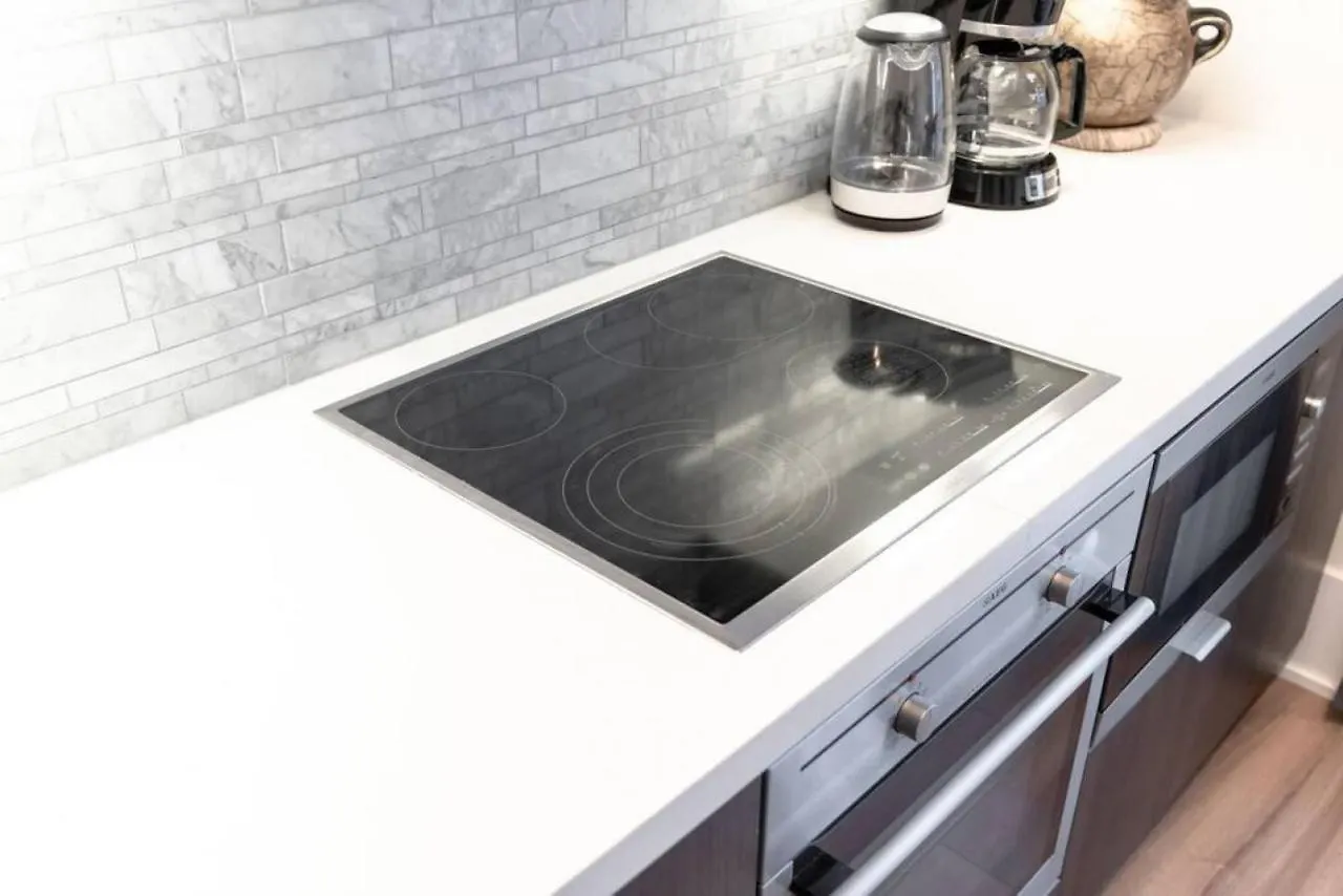 Casa de Férias 1 Bedroom Furnished Condo With Balcony Across Cn Tower Toronto