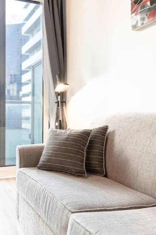 1 Bedroom Furnished Condo With Balcony Across Cn Tower Toronto Casa de Férias