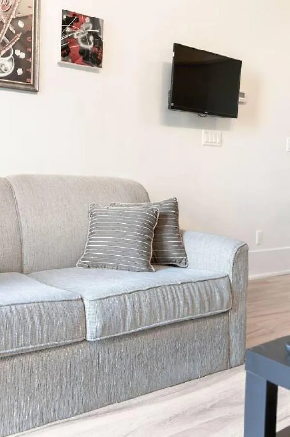 Holiday home 1 Bedroom Furnished Condo With Balcony Across Cn Tower Toronto